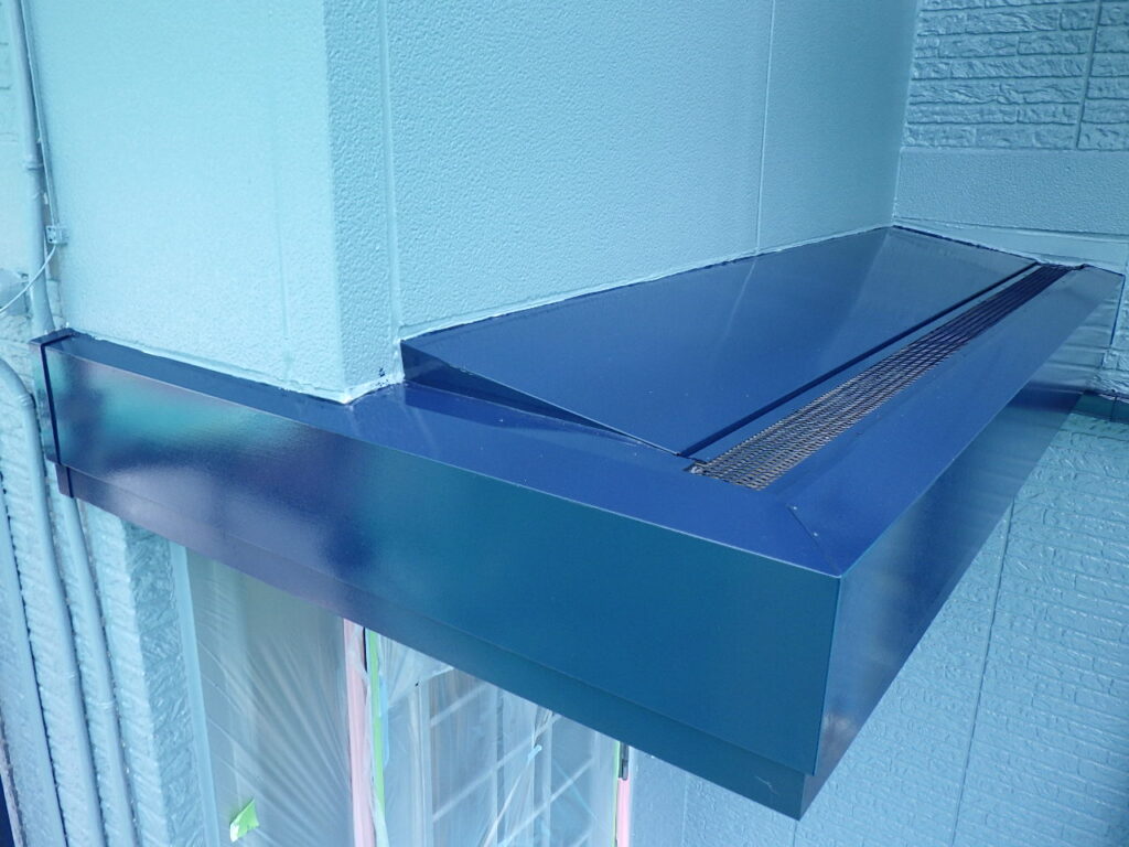 庇の上塗りが終了しました