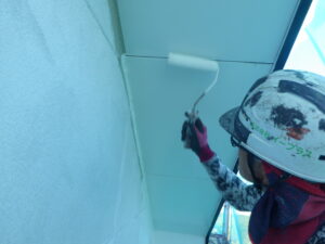 宇都宮市でケンエースgⅡを使用して軒天塗装しました。
