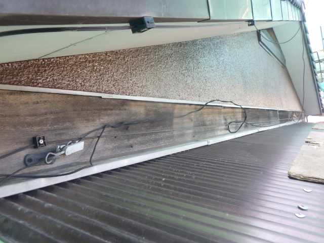 リシン壁の上塗り塗装終了です