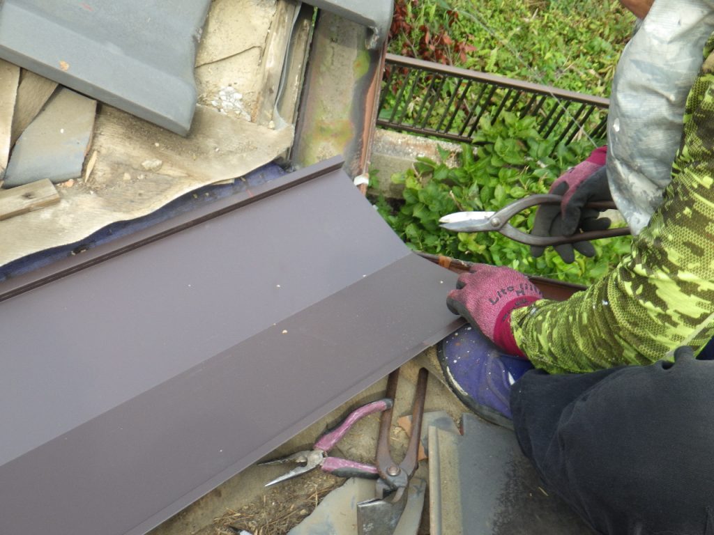 谷樋板金の加工