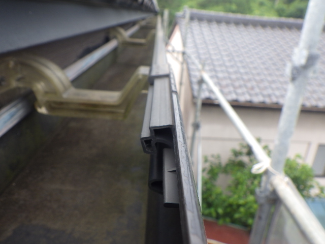 宇都宮市で落ち葉除けネットエスロネットを取り付けました