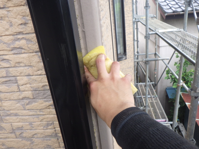 外壁の清掃中です