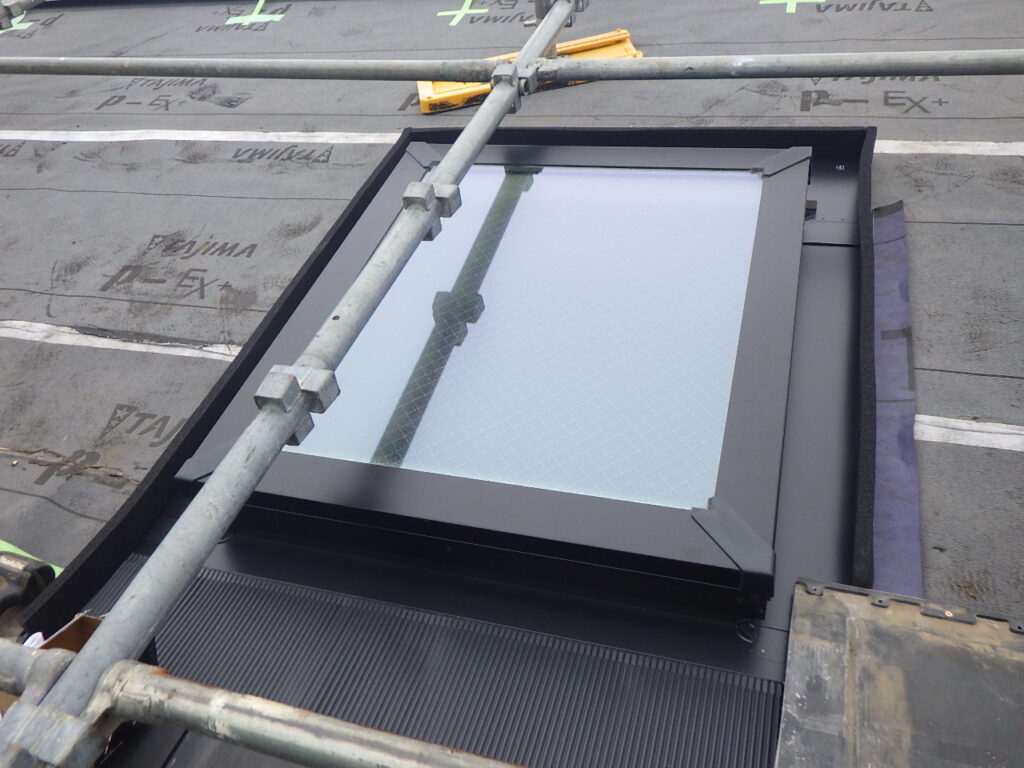 天窓の取り付け終了です