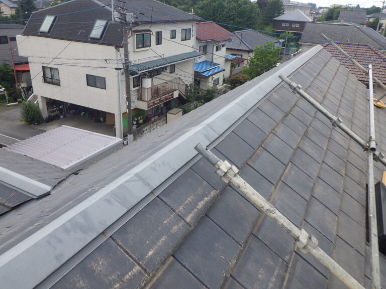 棟板金の取り付け終了です