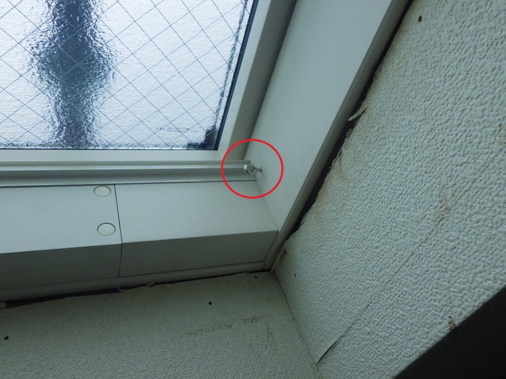 開閉ひも金具の取り付け終了です