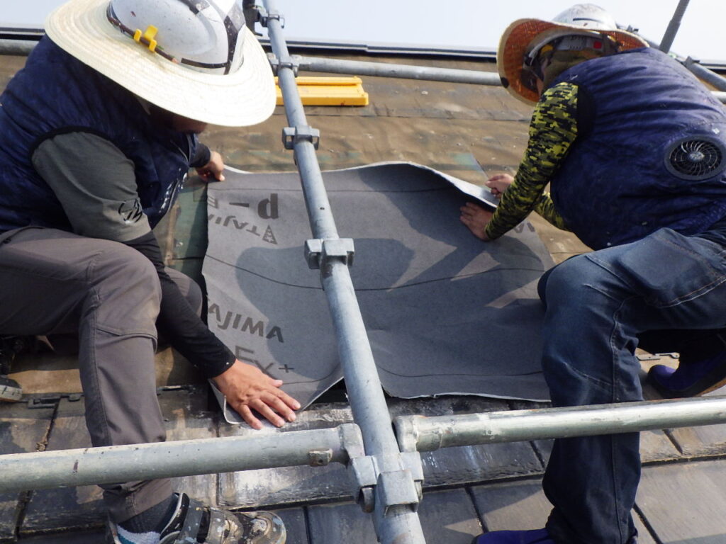 天窓穴の雨養生中です