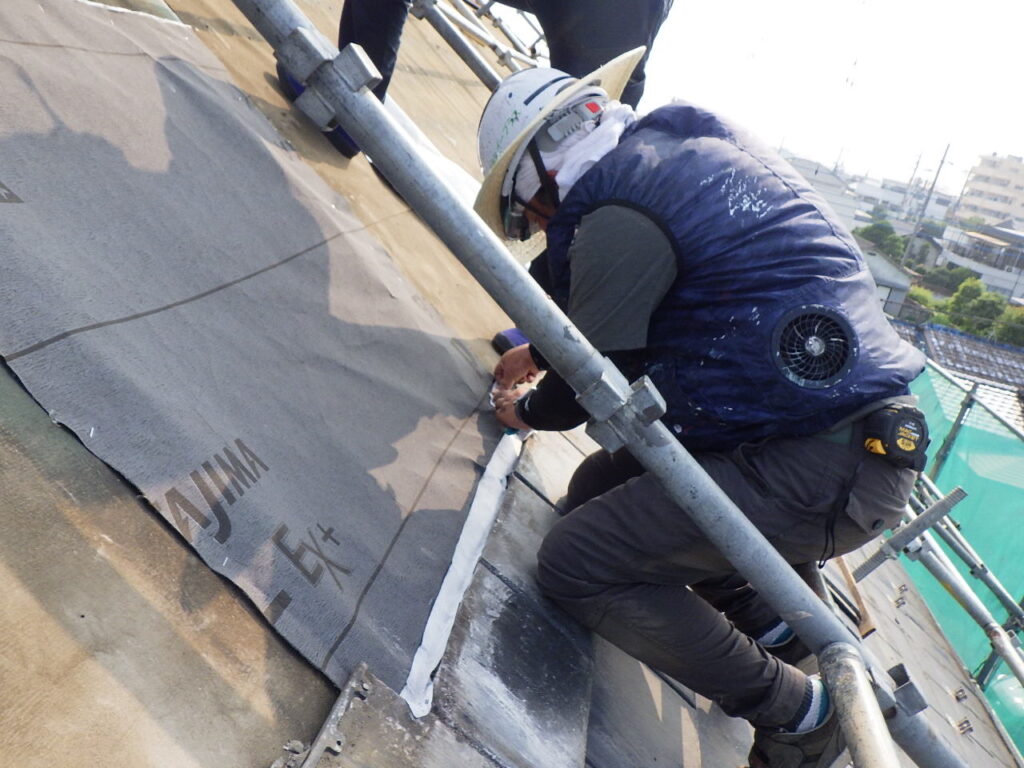 天窓穴の雨養生中です