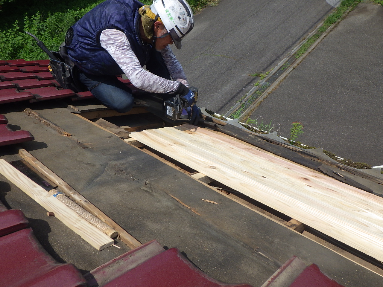 新しい野地板の設置