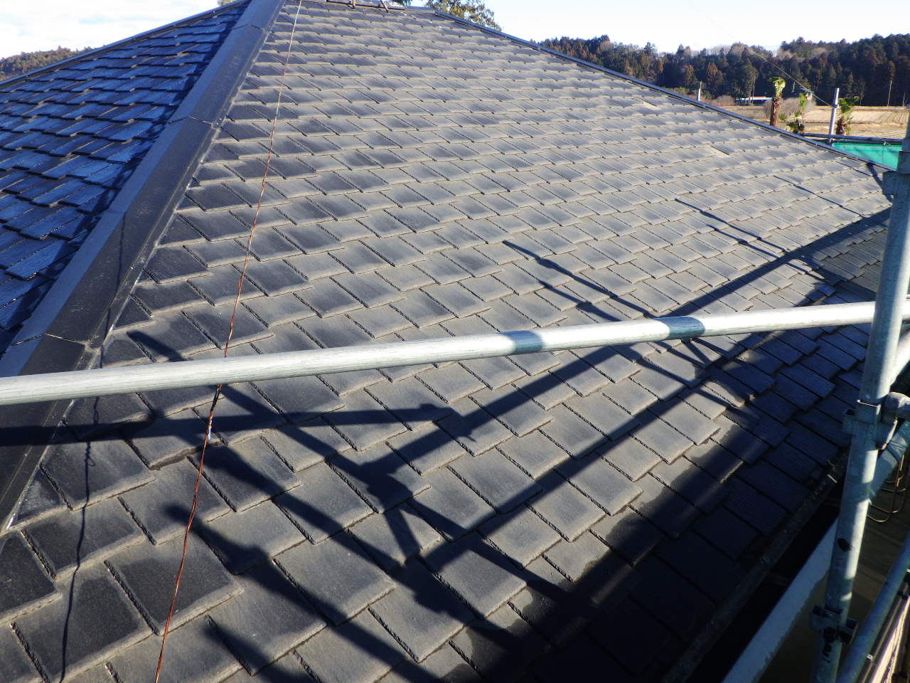大田原市でスレート屋根カバー工事が着工しました。