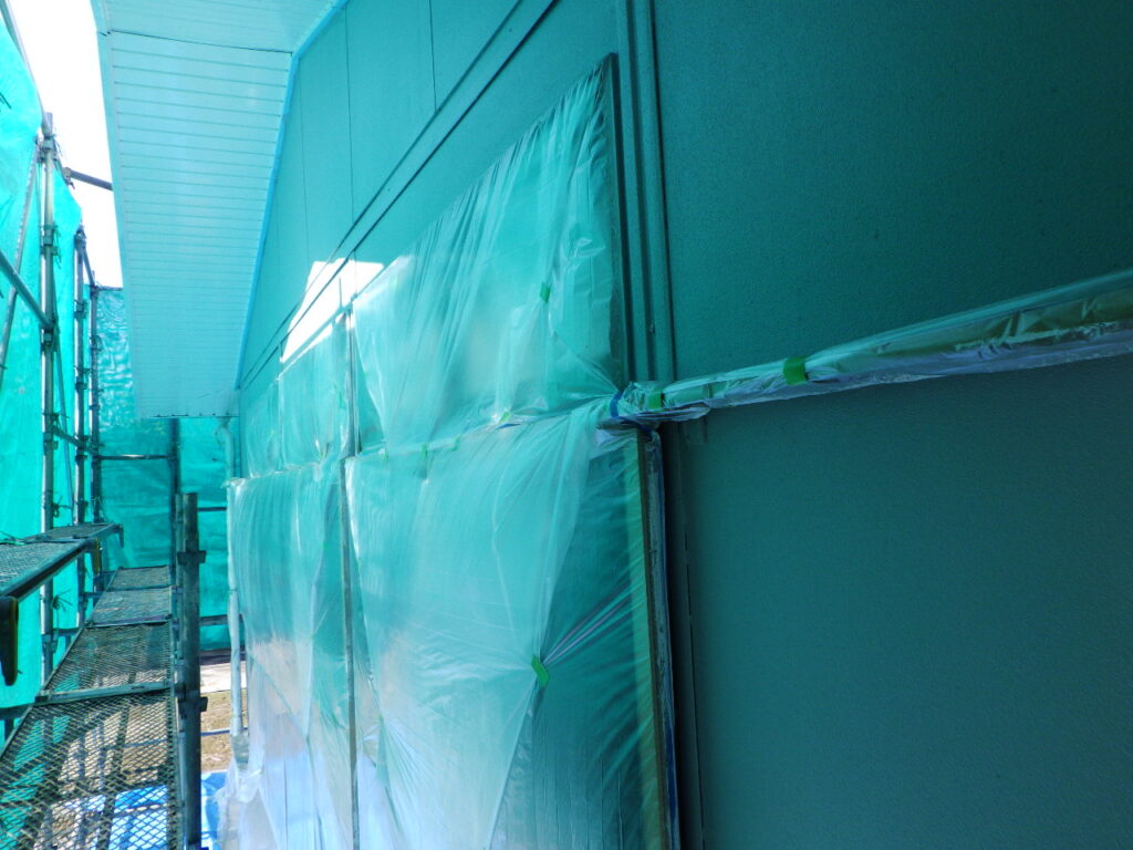 矢板市の外壁塗装工事で破風板金塗装をしました。
